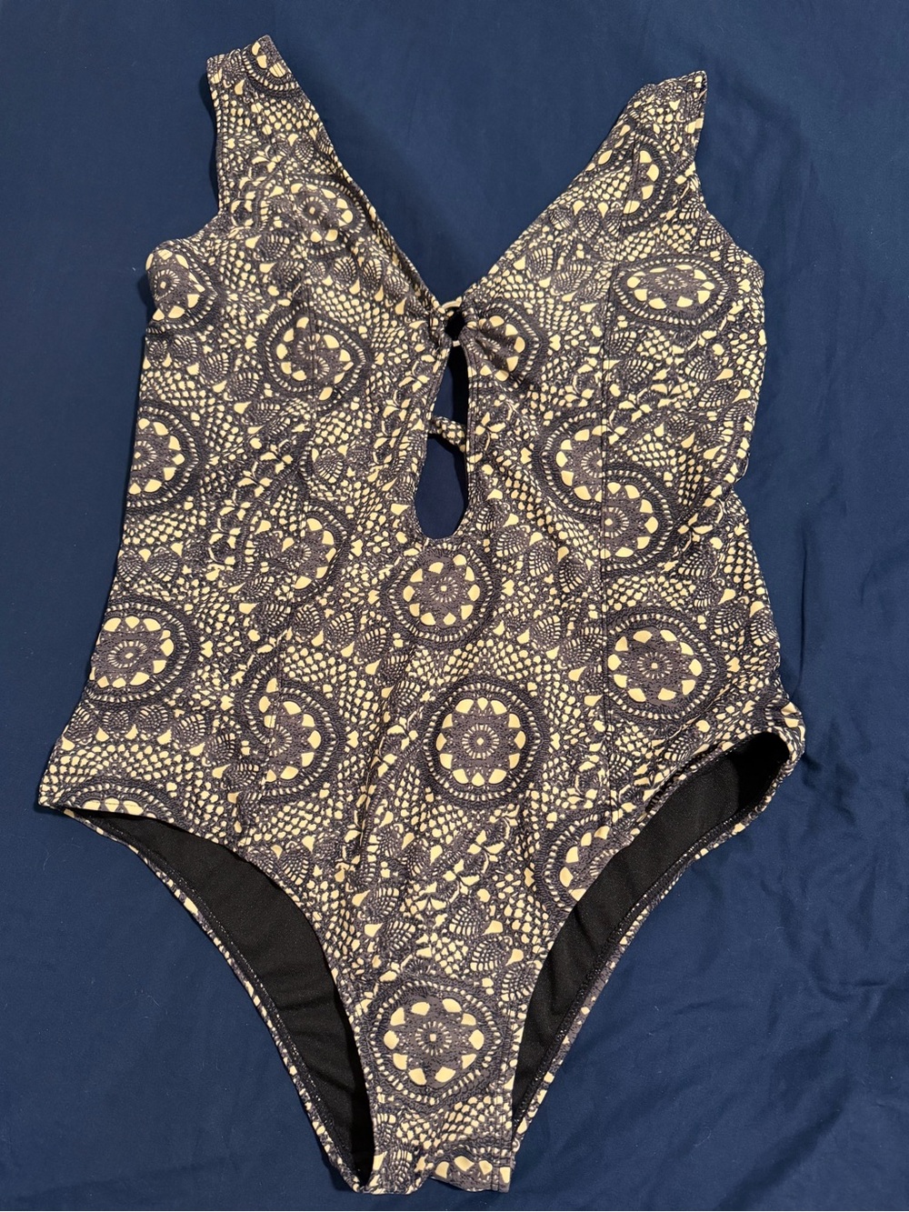 Source Unknown Navy and Cream One-Piece Swimsuit with Keyhole Front